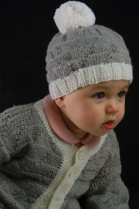 Baby auf weicher Decke – liebevolles Fotoshooting